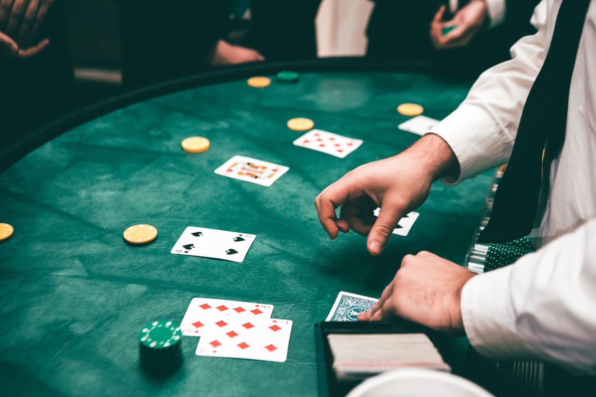 Chiến thuật đánh poker và kỹ năng cần thiết