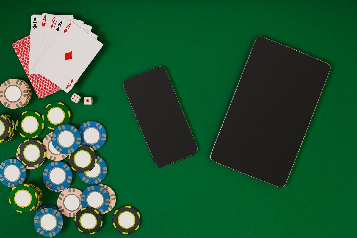 chơi poker online ở nhà cái uy tín nào