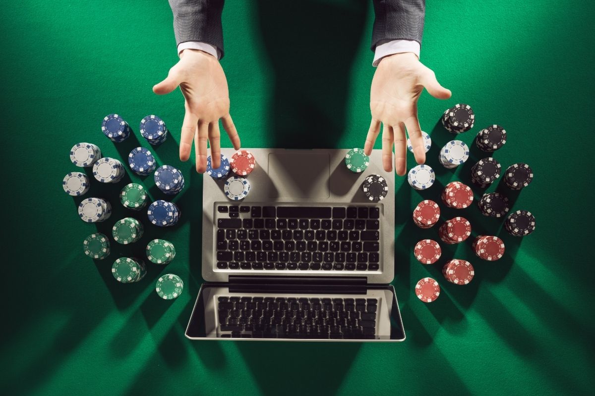 hướng dẫn các thứ tự poker trực tuyến