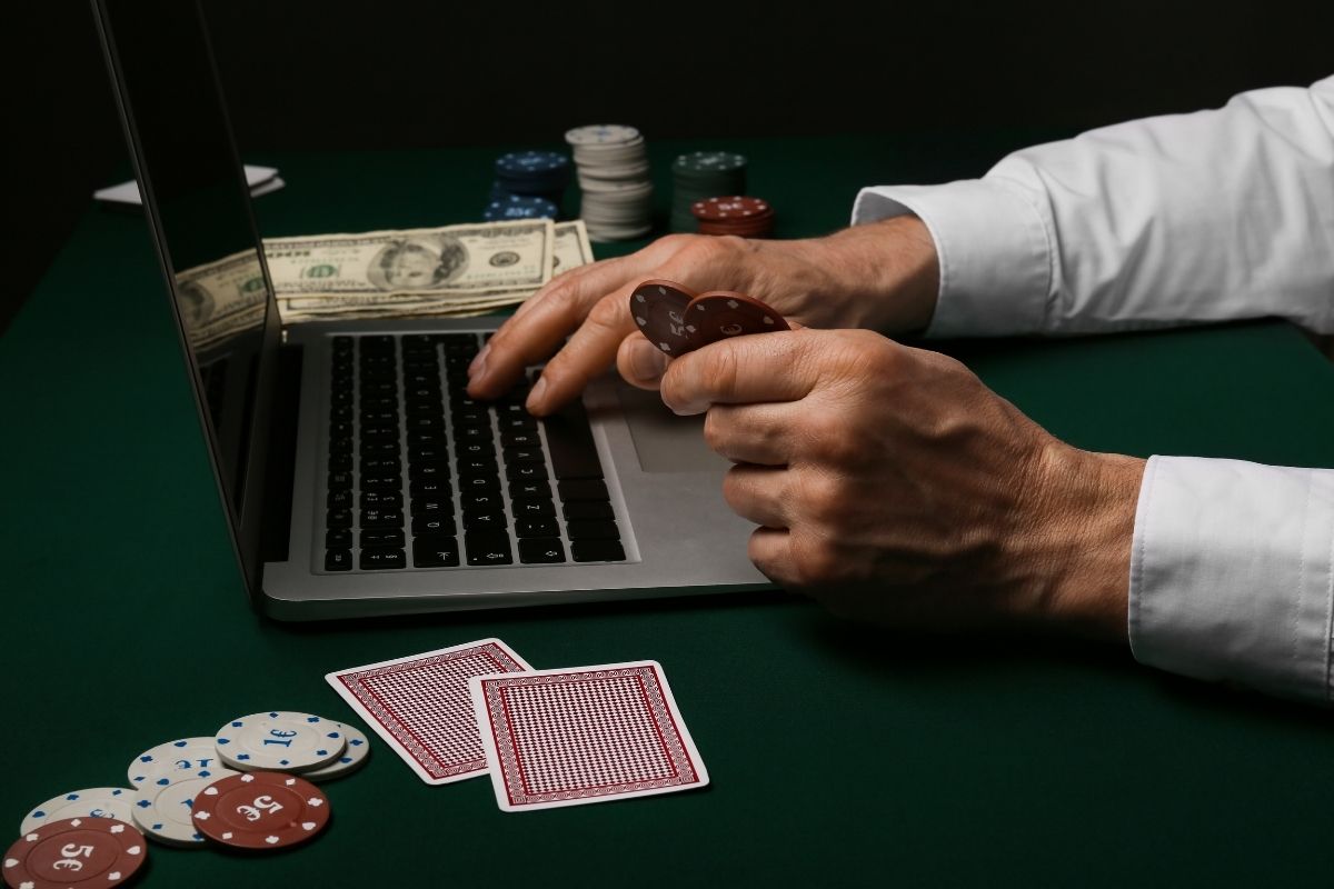 địa chỉ chơi poker online uy tín ở đâu